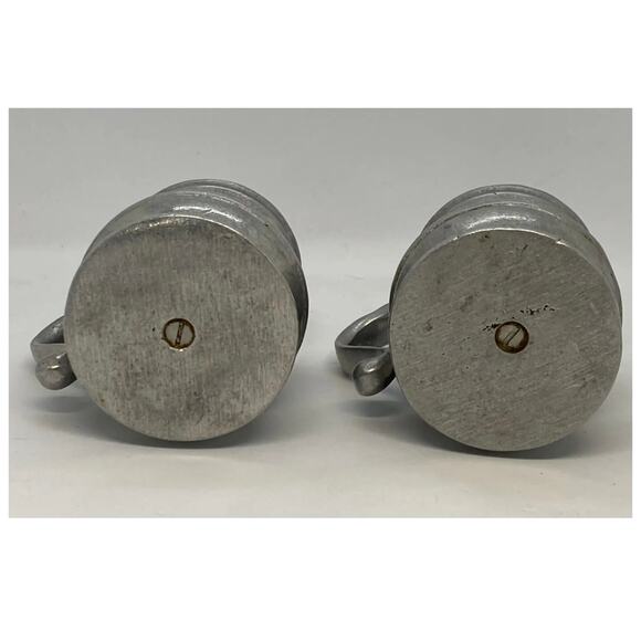 Wilton Armetale Plough Tavern Satin Pewter Salt & Pepper Shakers - Picture 9 of 10